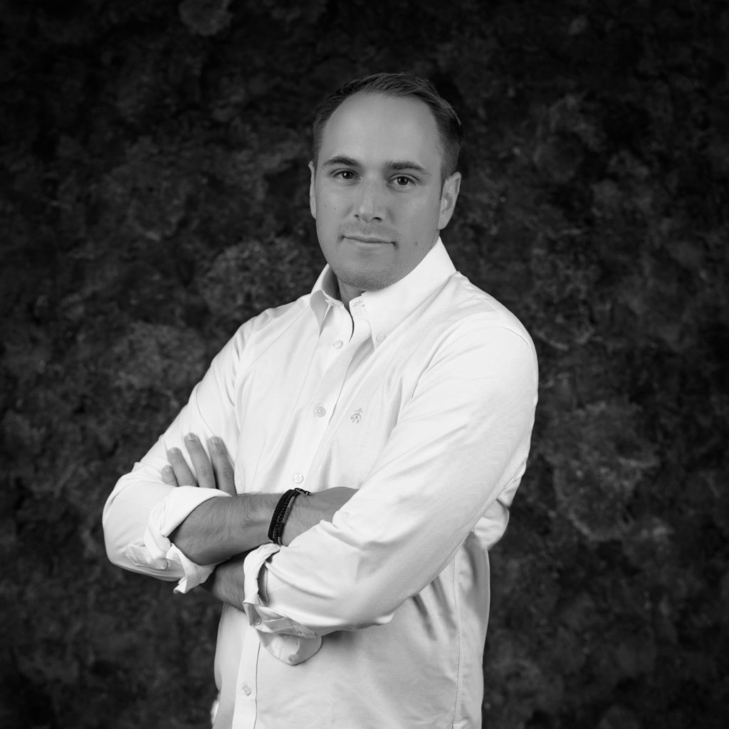 Black and white image of Tim Devlin, Account Manager Team Lead - Americas at Avinode Group