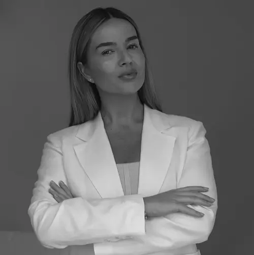Black and white image of Natalie Tzolov, Key Account Manager at Avinode Group