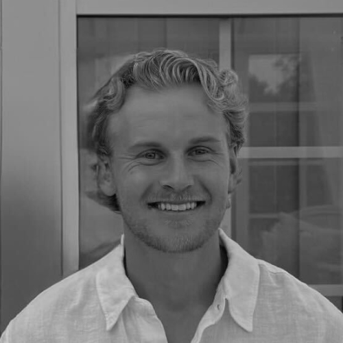 Black and white image of Tim Olbing, Account Executive at Avinode Group